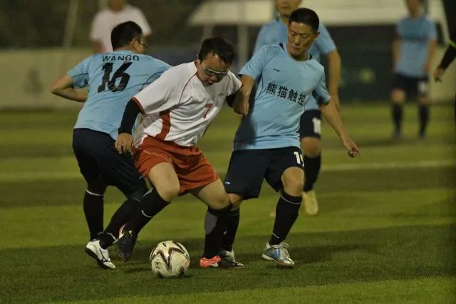 曼城欧冠出局再战英超领头羊 数据挺红军双杀